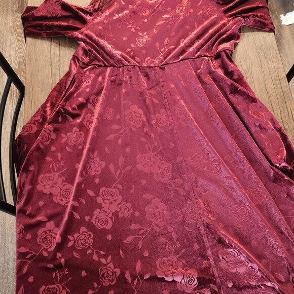 Rare Torrid Disney hi-lo cold shoulder Rose Dress - Picture 2 of 4